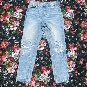 American Eagle Mom Jeans light wash distressed denim size 4